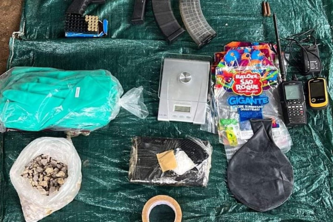 En el Chapare desmantelan 26 factorías, hallan armas de fuego, cocaína y $us 15.000