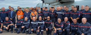 Cuarenta bomberos franceses llega al país y se desplazada a la Chiquitanía