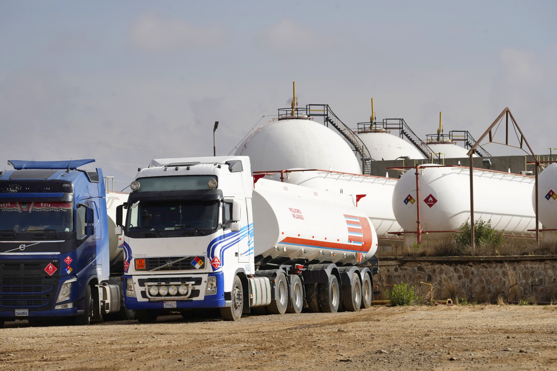 200 cisternas llegarán de Arica para asegurar provisión de diésel y gasolina en Bolivia