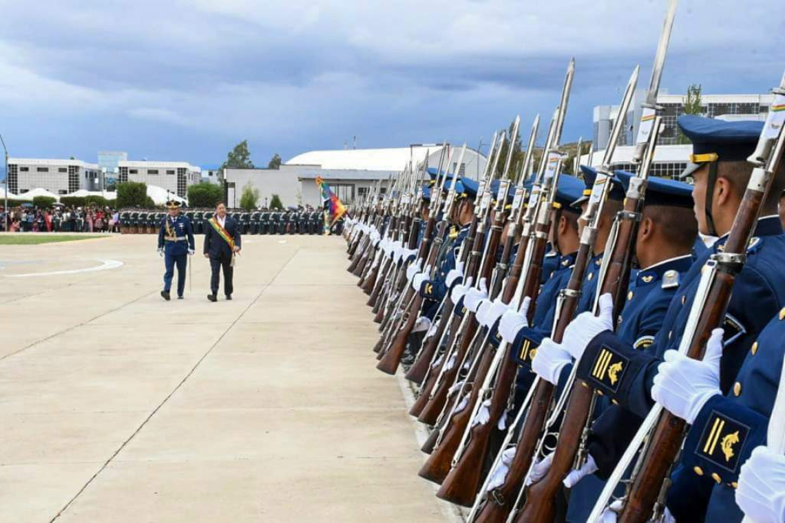 Las FFAA entregan a nuevos sargentos del Ejército, Fuerza Aérea y Armada