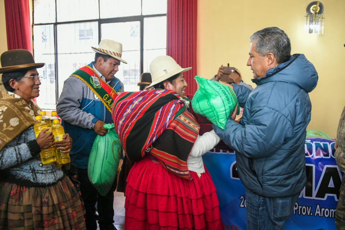 Gobierno entrega ayuda a municipios de La Paz y recomienda proteger la vida 