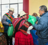 Gobierno entrega ayuda a municipios de La Paz y recomienda proteger la vida 