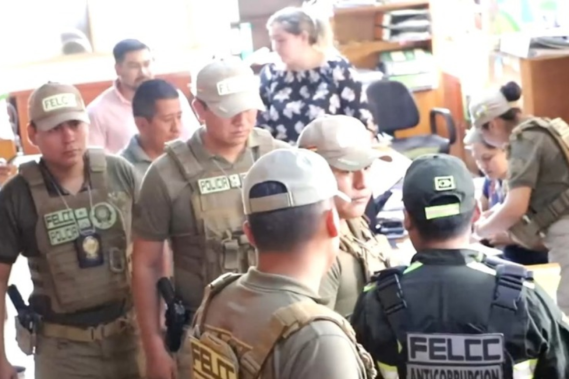 Policía registra y secuestra documentación de la Gobernación cruceña por robo de computadoras