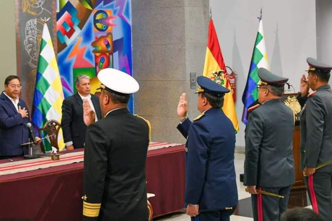 Arce posesiona al nuevo Alto Mando Militar y exhorta a forjar una nueva doctrina para enfrentar amenazas