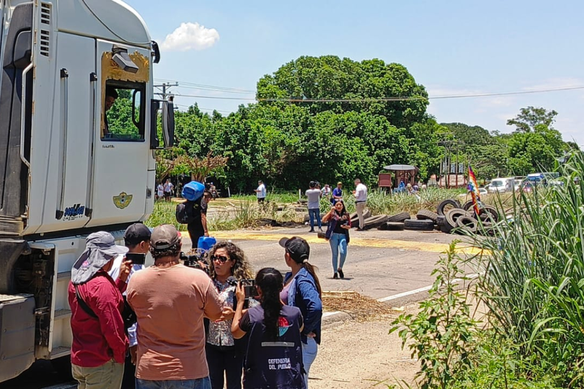 Defensoría del Pueblo en alerta por bloqueos y posibilita paso de ambulancia