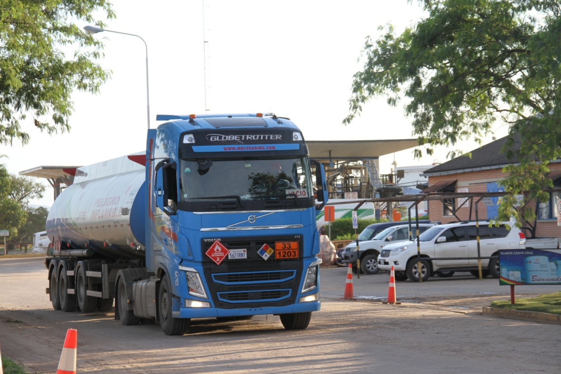 YPFB garantiza provisión con el ingreso a Bolivia de 31,5 MM de litros de combustibles