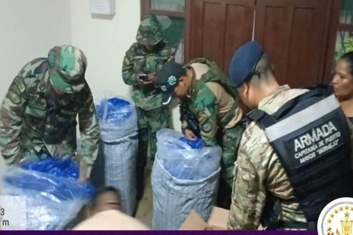 Navales confiscan coca prensada en Río Bermejo, frontera con Argentina 