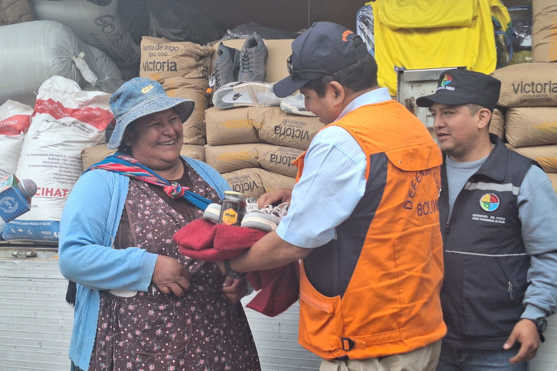 Gobierno entrega ayuda humanitaria en el municipio de Mecapaca 