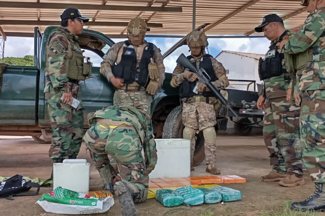 Diablos Azules halla 30 kilos de cocaína y marihuana en Río Mamore