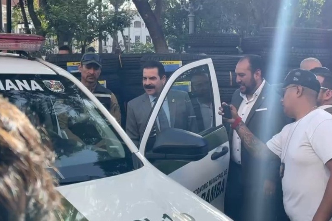 Fortalecen a la Policía con la entrega de camionetas y equipamiento valuado en más de Bs 2 millones