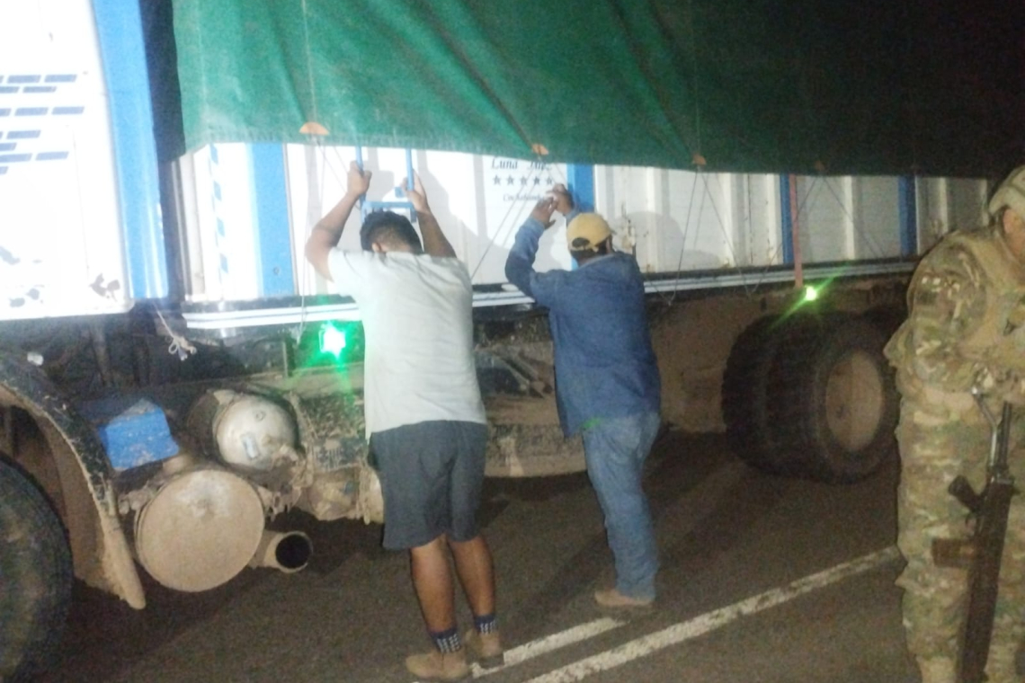 Pese a emboscada, CEO comisó dos camiones con cigarrillos en Tarija