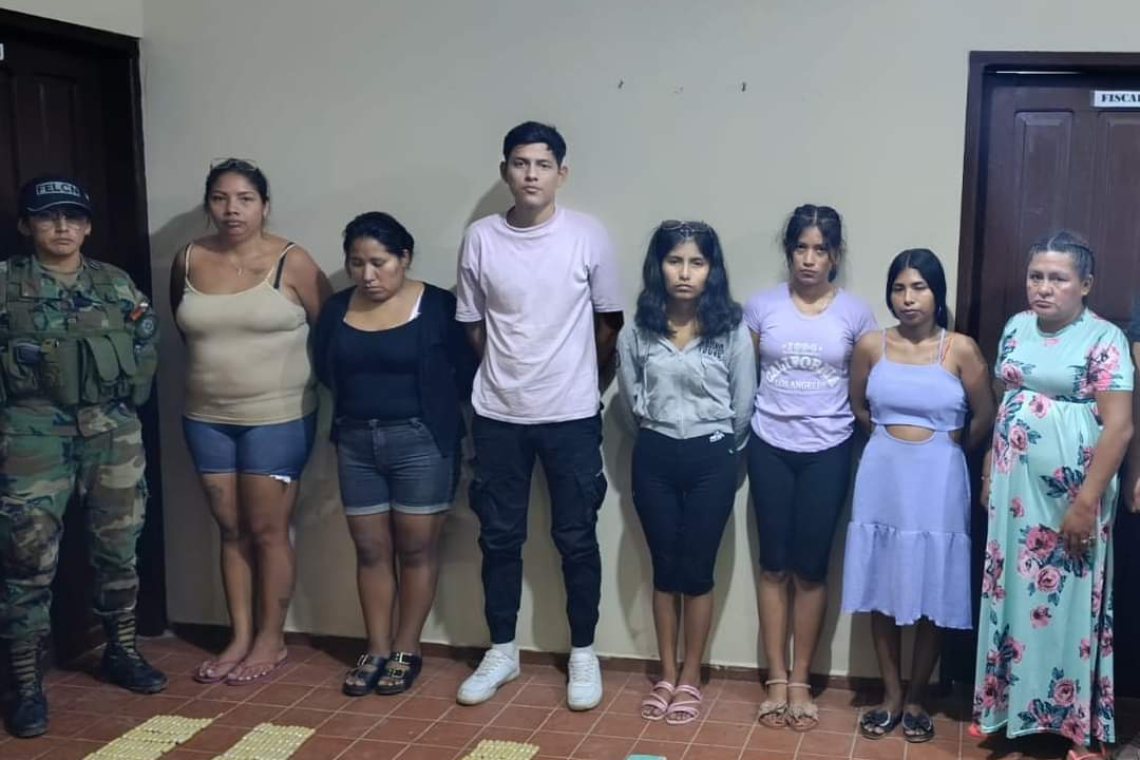 Capturan a 7 mujeres con 7 kilos de cocaína adherida a su cuerpo