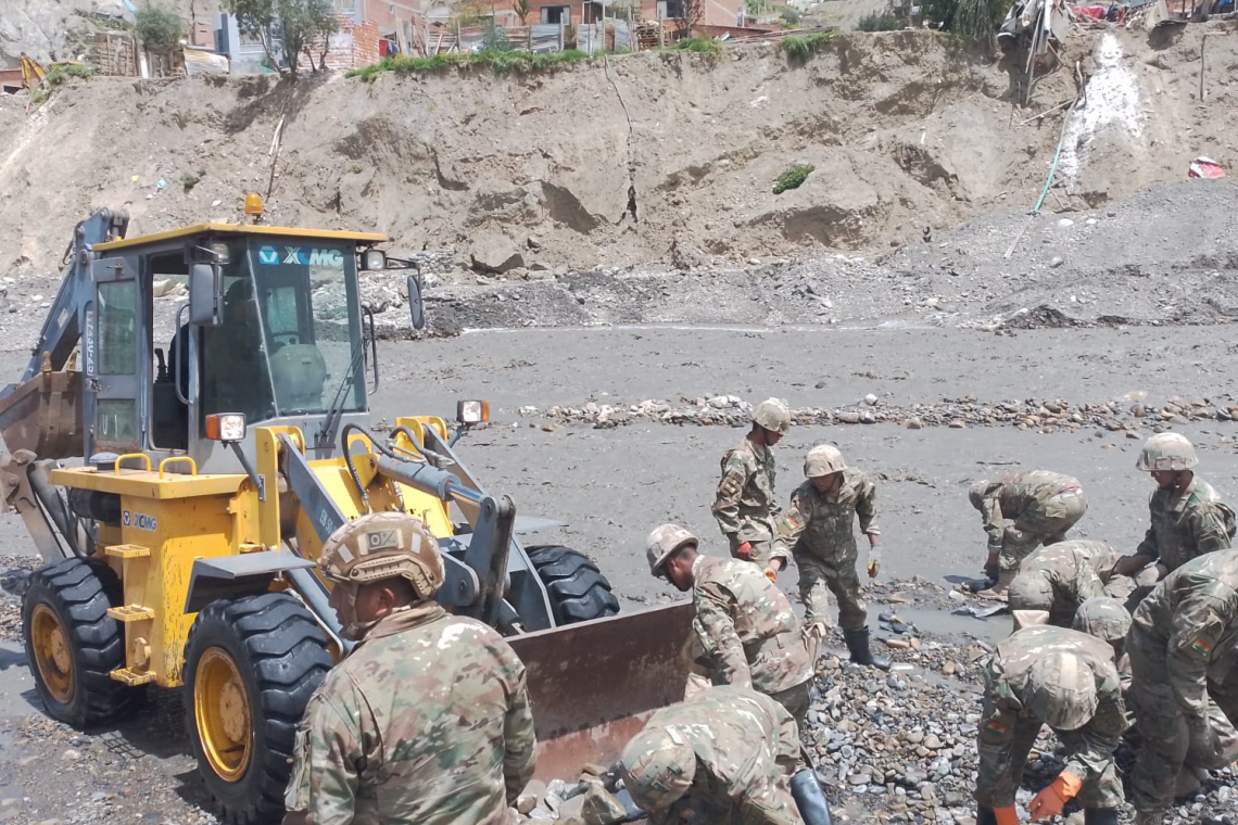 Defensa Civil y FFAA amplían estabilización en Barrio Minero de La Paz