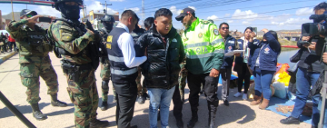 Policía Boliviana entrega a peligroso súbdito peruano buscado en Perú