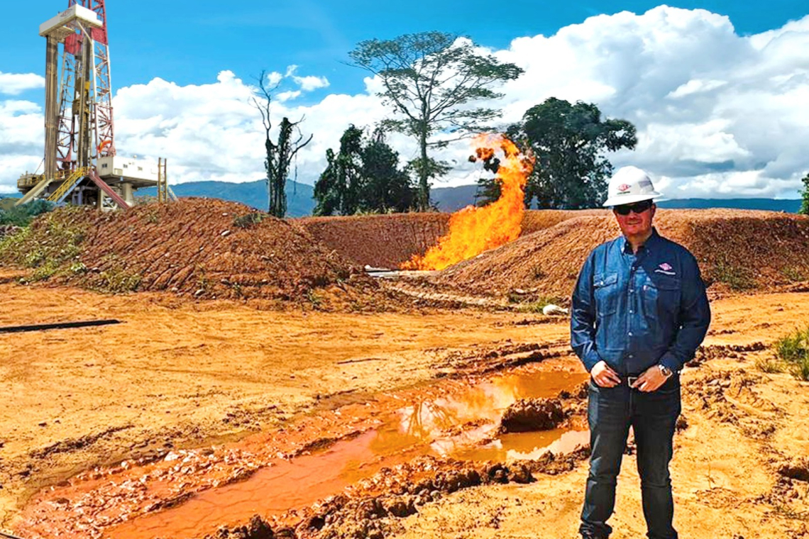 Presidente de YPFB inspecciona operaciones de las pruebas de formación en el pozo Mayaya Centro-X1 IE