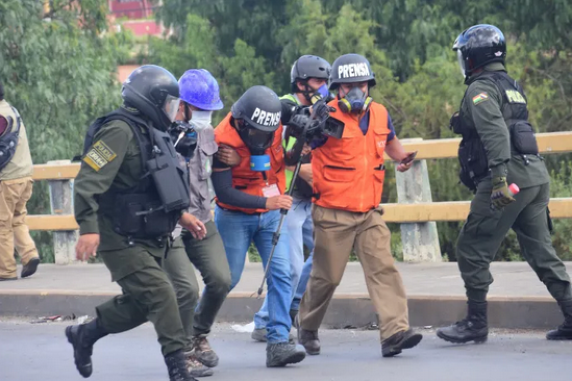 En 2023, cada tres días hubo una violación a la libertad de prensa en Bolivia