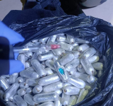 Policía antidroga halla 173 capsulas de cocaína en una mochila