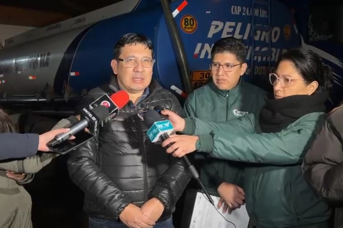 ANH descubre “mini planta” ilegal en El Alto y secuestra 6 cisternas que desviaron 3,6 millones de litros de diésel