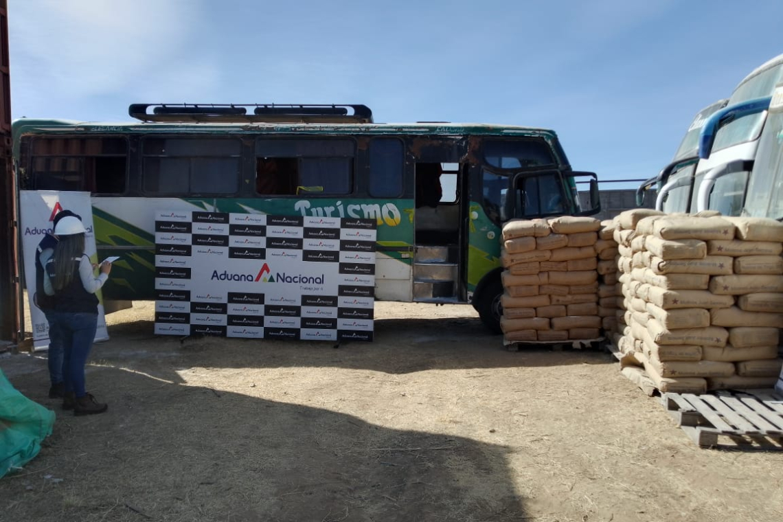 Aduana de Tarija comisa 8.35 toneladas de harina Argentina