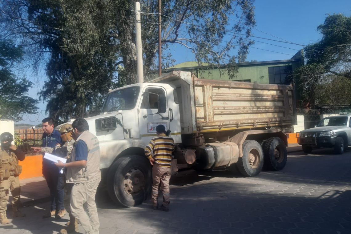 Interceptan camión que cargaba continuamente combustible en Yacuiba