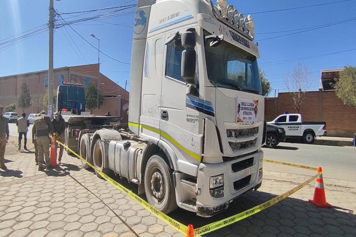 Policía recupera en Challapata un tracto camión robado en Chile