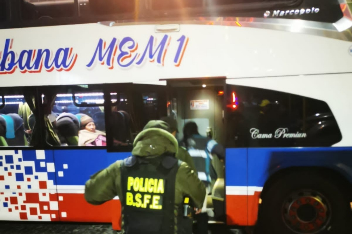 Terminal de Buses de La Paz suspende salidas al interior del país por bloqueos en Caracollo 