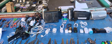 Operativo policial en el penal de San Pedro descubre celulares y armas punzocortantes