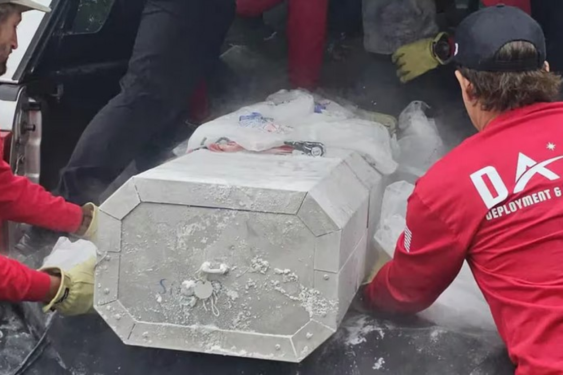 Mantuvo a su abuelo congelado en un bloque de hielo más de 30 años como parte de un experimento de criopreservación