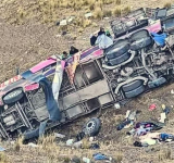 Tragedia en Ayacucho: Bus que salió de Lima cae al abismo y deja más de 20 muertos y decenas de heridos