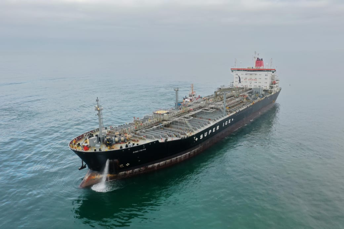 Segundo barco con diésel para Bolivia inició descarga en Arica