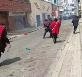 Grupo de campesinos trata de tomar con violencia sede sindical y deja siete policías heridos 