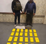 Aprehenden a peruano transportando más de 30 kilos de cocaína en El Alto