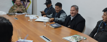 Gobierno y floricultores de Cochabamba acuerdan contener contrabando de flores