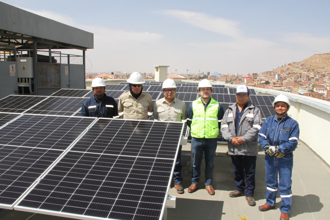 Instalan sistema fotovoltaico de 19 KWp para el edificio de YPFB Oruro