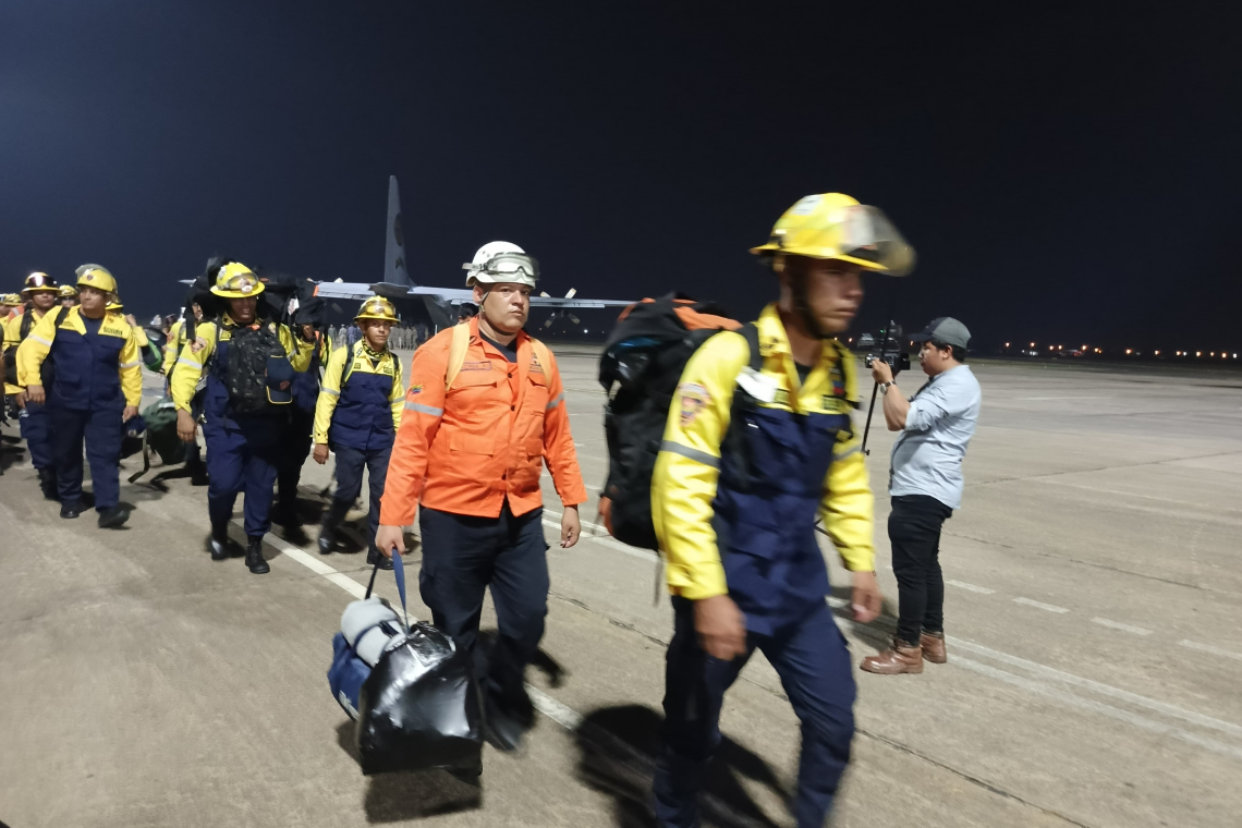 Bomberos venezolanos llegan a Trinidad para mitigar incendios 