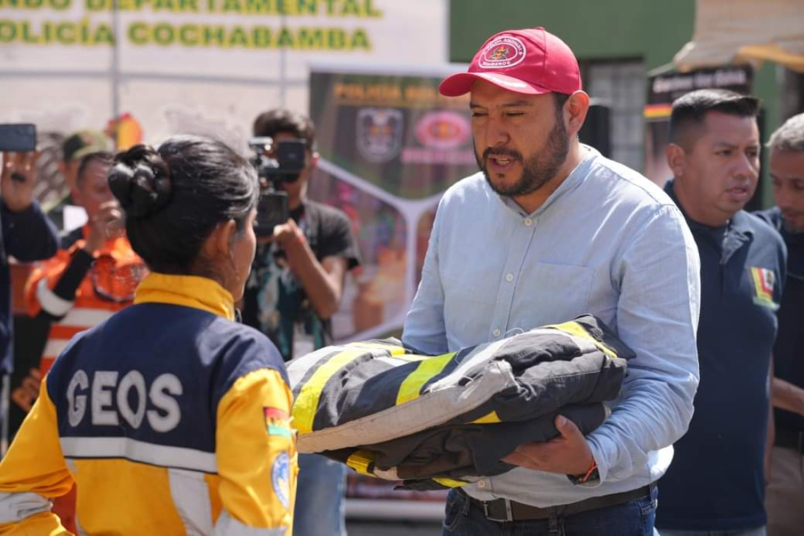 Gobierno dispone de 30 toneladas de ayuda para combatir incendios