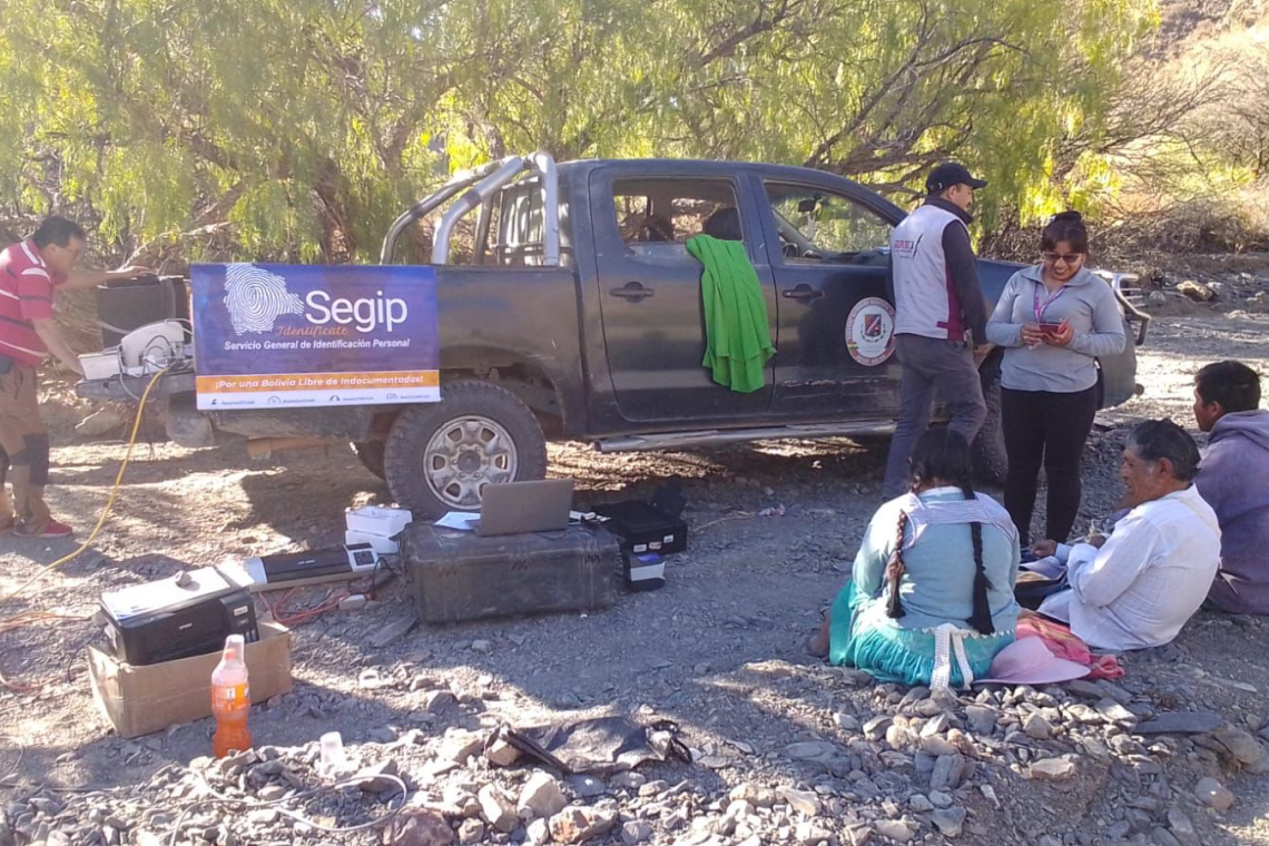 Brigada móvil del SEGIP entrega cedulas en Cotagaita-Potosí