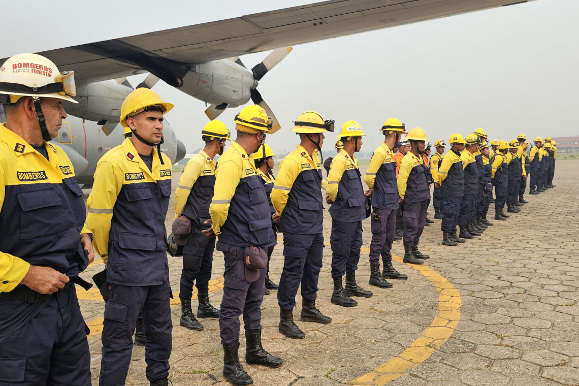 Nuevo contingente de bomberos venezolanos se suma a la lucha contra incendios