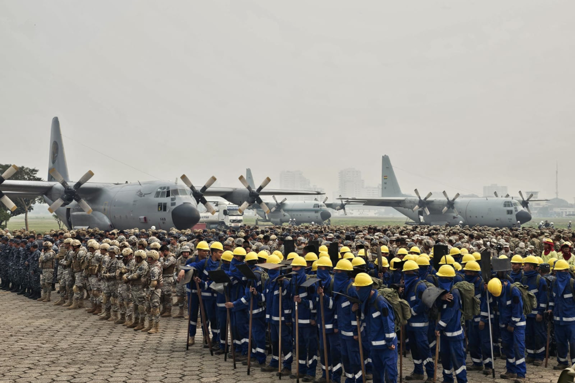 Se refuerza capacidad operativa contraincendios con aeronaves y personal militar de las FFAA