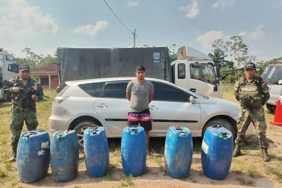 Policía comisa 1.620 litros de diesel y gasolina en Beni, Santa Cruz y Cochabamba