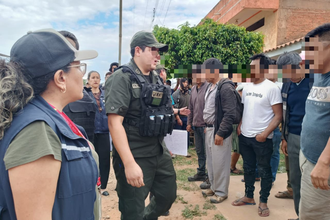 Policías y periodistas víctimas de trato inhumano por evistas en Mairana