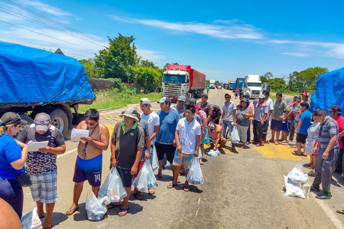 Entregan 13 toneladas de ayuda humanitaria para varados en caminos a Cochabamba, Oruro y Santa Cruz