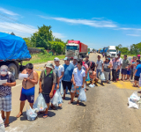 Entregan 13 toneladas de ayuda humanitaria para varados en caminos a Cochabamba, Oruro y Santa Cruz