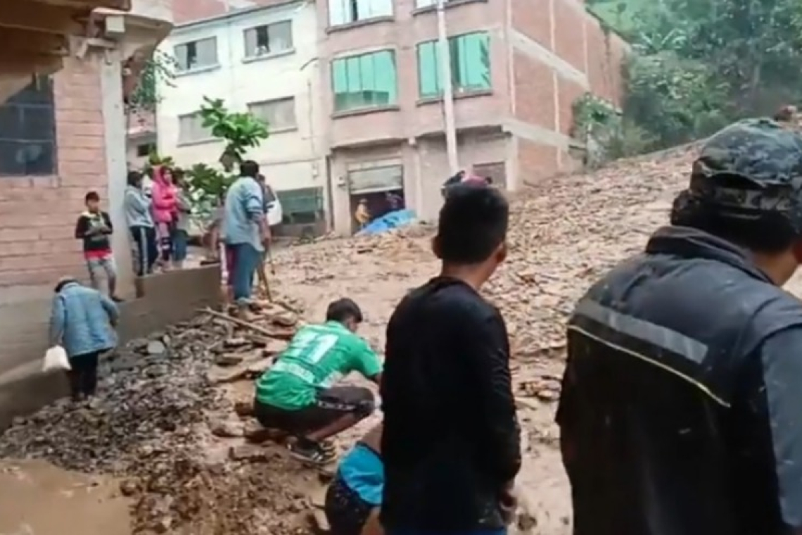 Mazamorra arrasa con casas y vehículos en La Asunta