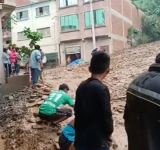 Mazamorra arrasa con casas y vehículos en La Asunta