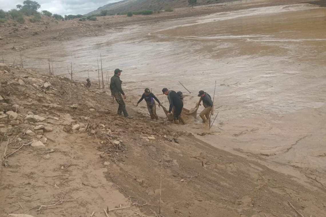 Buzos de la Armada rescatan dos cuerpos sin vida de represa “El Peral” en Sucre