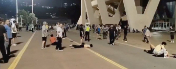 Un hombre atropelló a una multitud en China: mató a 35 personas e hirió al menos a otras 40 en las afueras de un estadio