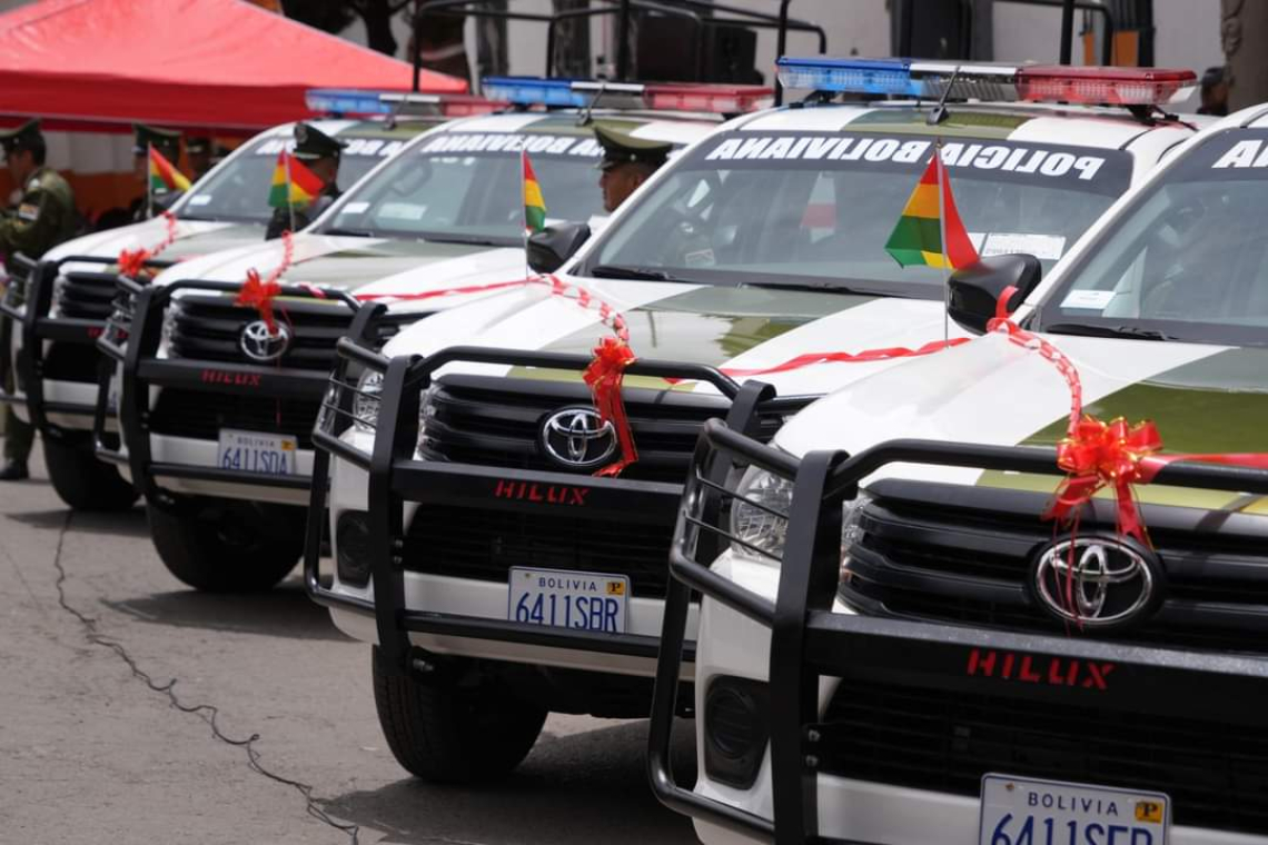 Gobernación refuerza a la Policía de Potosí con equipos y vehículos