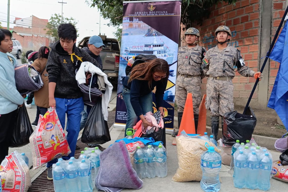 Damas Navales donan 1,2 toneladas de ayuda humanitaria en Bajo Llojeta