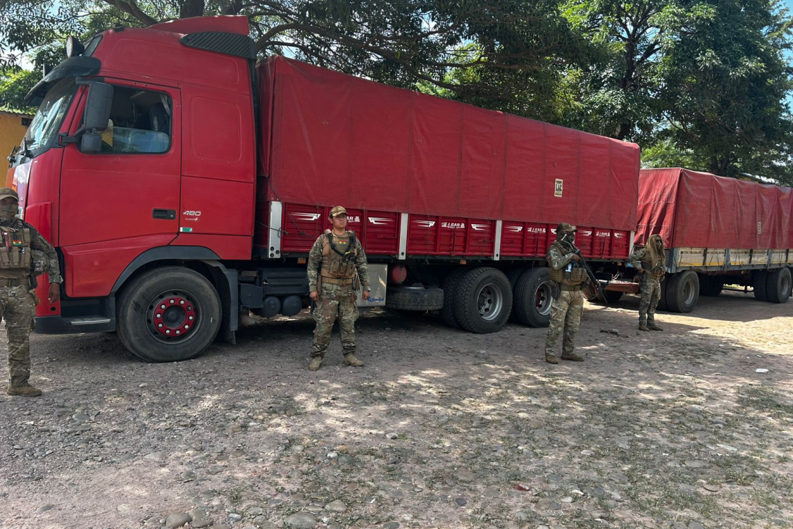 En Machareti interceptan camión con harina, aceite y galletas de contrabando